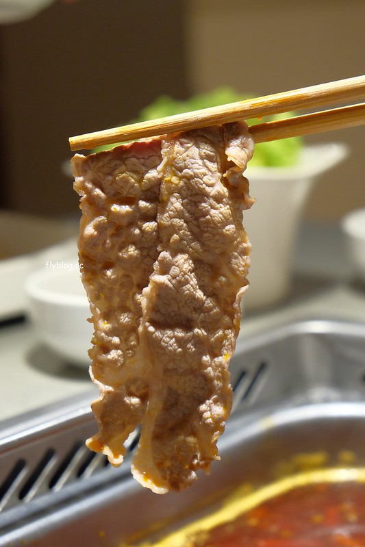 海底撈火鍋｜海底撈二號店，有修指甲和帶小孩服務，還有撈麵秀和變臉秀可以欣賞 @飛天璇的口袋