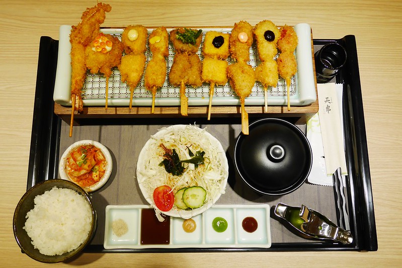 天串元祖串揚：中友百貨美食再一發，日式烤物、炸物、丼飯餐廳，餐點賣相很好價格也合理 @飛天璇的口袋