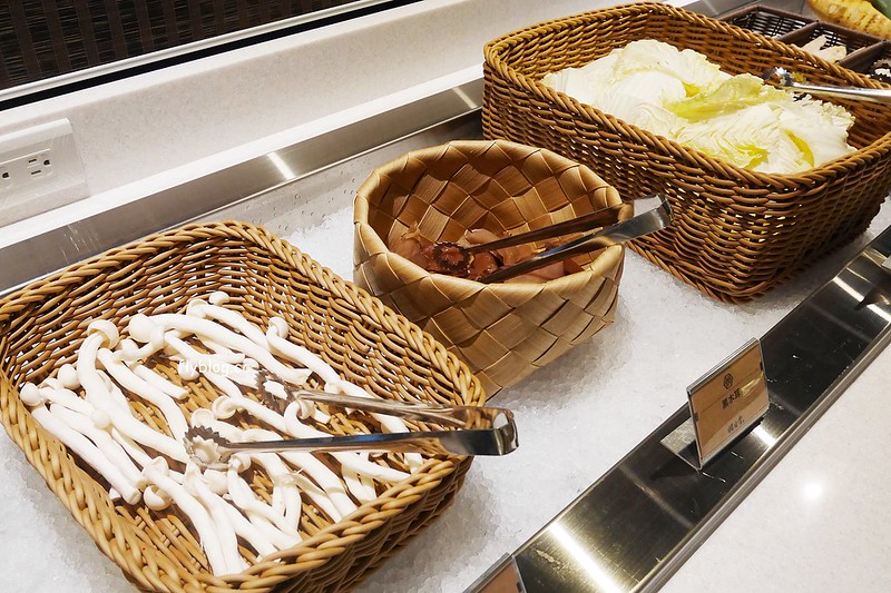 昭日堂鍋煮┃台中南屯美食：$360元火鍋套餐吃到飽！季節時蔬、每日肉品、美味熟食、Meiji冰淇淋，開幕期間打卡再送元蹄 @飛天璇的口袋