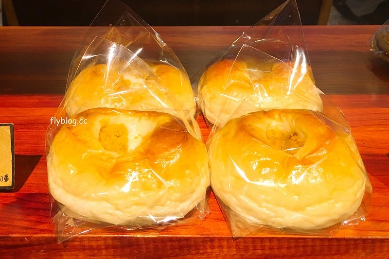 沐沐麵包｜網友在粉絲頁推薦的蔥阿胖，好吃軟嫩不油膩，中秋節的蛋黃酥也不錯 @飛天璇的口袋