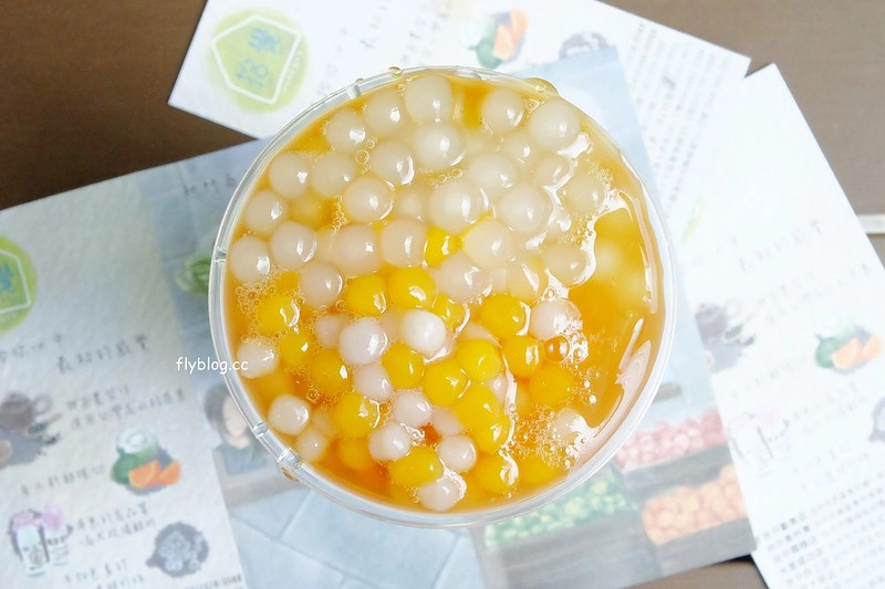 拾覺細做輕飲@勤美店┃台中西區美食：使用高大牧場鮮奶、台灣特種高山茶，當季新鮮水果，霧峰亞洲大學超人氣手搖店，新品上市中 @飛天璇的口袋