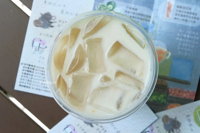 拾覺細做輕飲@勤美店┃台中西區美食：使用高大牧場鮮奶、台灣特種高山茶，當季新鮮水果，霧峰亞洲大學超人氣手搖店，新品上市中 @飛天璇的口袋