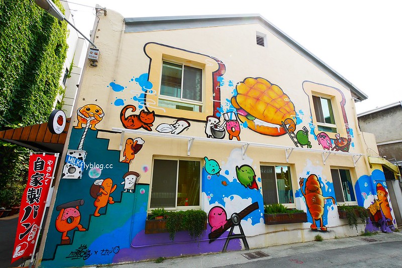 柳川や．柳川彩繪麵包店┃台中西區美食：巷弄間的人氣彩繪麵包店，冰淇淋菠蘿油包和麵包都很好吃，台中IG超夯打卡牆 @飛天璇的口袋