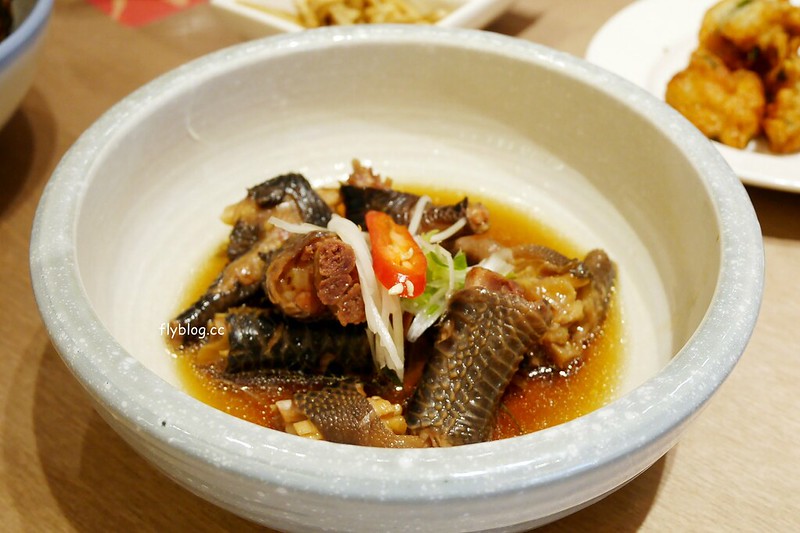 有春茶館┃台中東區美食：賣的是回憶、賣的是記憶、賣的是古早味，鄰近大魯閣購物廣場，有春冰菓室最新力作 @飛天璇的口袋