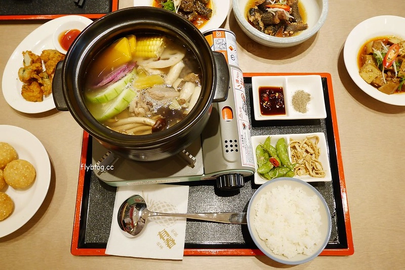 有春茶館┃台中東區美食：賣的是回憶、賣的是記憶、賣的是古早味，鄰近大魯閣購物廣場，有春冰菓室最新力作 @飛天璇的口袋