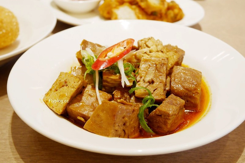 有春茶館┃台中東區美食：賣的是回憶、賣的是記憶、賣的是古早味，鄰近大魯閣購物廣場，有春冰菓室最新力作 @飛天璇的口袋