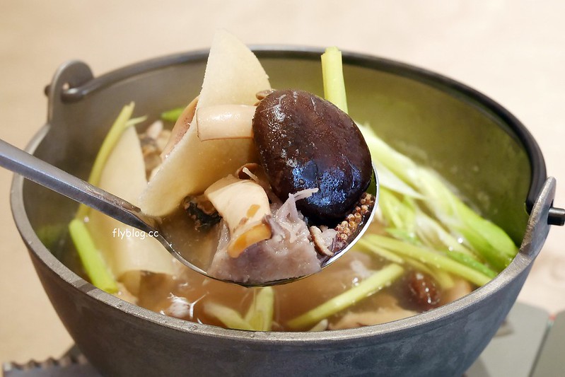 有春茶館┃台中東區美食：賣的是回憶、賣的是記憶、賣的是古早味，鄰近大魯閣購物廣場，有春冰菓室最新力作 @飛天璇的口袋