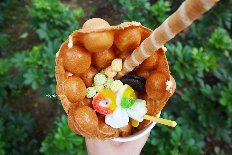 Fun糖屋┃台中西區美食：勤美誠品草悟道散步甜食，外觀是可愛的黃色貨櫃屋，還有炸雞、堡類和飲料其他選擇 @飛天璇的口袋