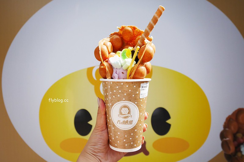 Fun糖屋┃台中西區美食：勤美誠品草悟道散步甜食，外觀是可愛的黃色貨櫃屋，還有炸雞、堡類和飲料其他選擇 @飛天璇的口袋