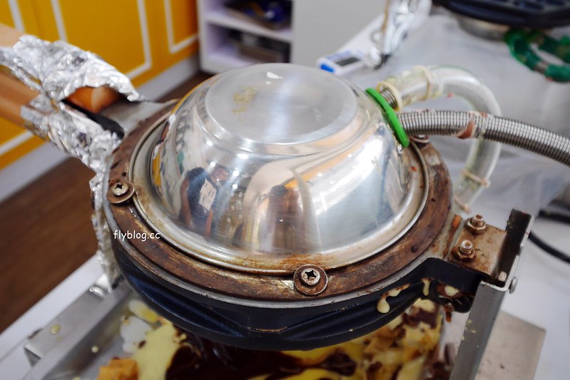 Fun糖屋┃台中西區美食：勤美誠品草悟道散步甜食，外觀是可愛的黃色貨櫃屋，還有炸雞、堡類和飲料其他選擇 @飛天璇的口袋