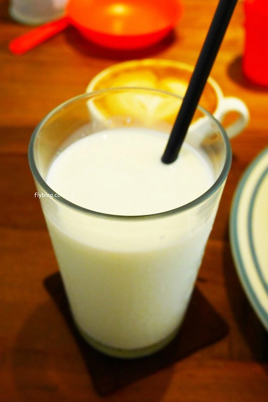 台中西區｜Hoyo Cafe．美術館前超人氣早午餐店，餐點選擇性多變化性大 @飛天璇的口袋