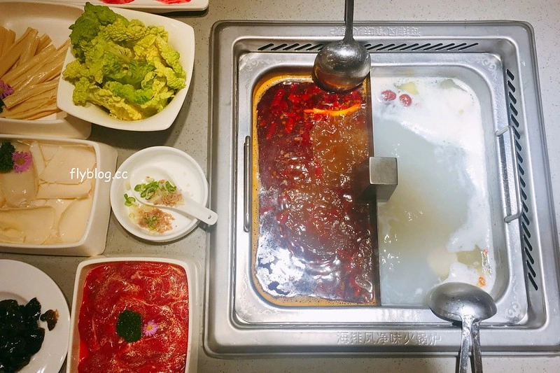 海底撈火鍋｜海底撈二號店，有修指甲和帶小孩服務，還有撈麵秀和變臉秀可以欣賞 @飛天璇的口袋