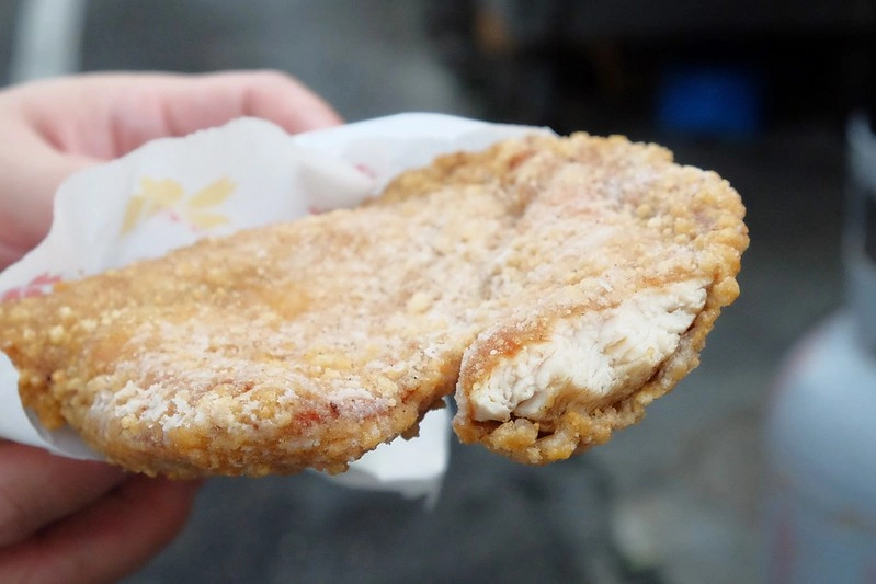 台中清水｜瑪丹娜雞波霸．標榜天天換新油，見證者第一塊免費 @飛天璇的口袋