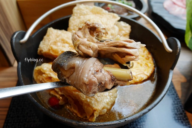 【台中西區】代代木日式鍋物，草悟道商圈的日式火鍋店，環境很有日式小清新，而且還有麻油雞鍋 @飛天璇的口袋