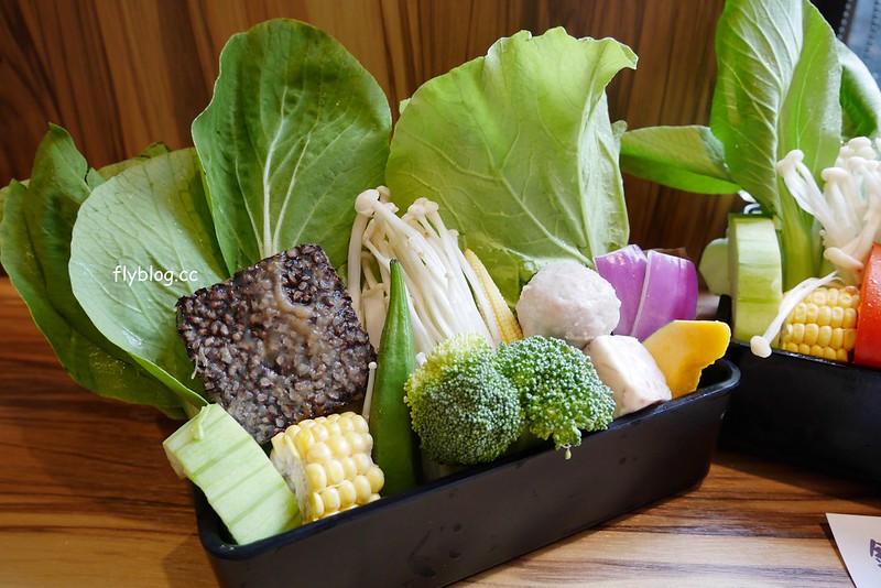 【台中西區】代代木日式鍋物，草悟道商圈的日式火鍋店，環境很有日式小清新，而且還有麻油雞鍋 @飛天璇的口袋