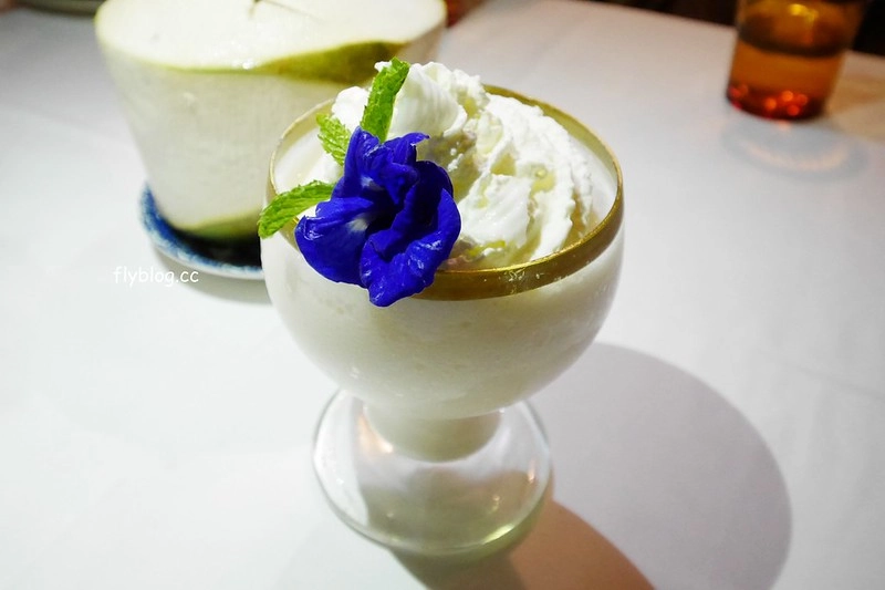 泰國清萊｜Chivit Thamma Da Coffee House(ชีวิตธรรมดา)｜清萊最美的河畔餐廳，充滿歐洲鄉村風格，下午茶悠閒的好地方 @飛天璇的口袋