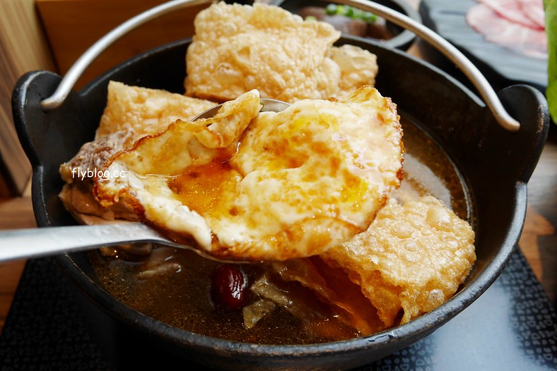 【台中西區】代代木日式鍋物，草悟道商圈的日式火鍋店，環境很有日式小清新，而且還有麻油雞鍋 @飛天璇的口袋