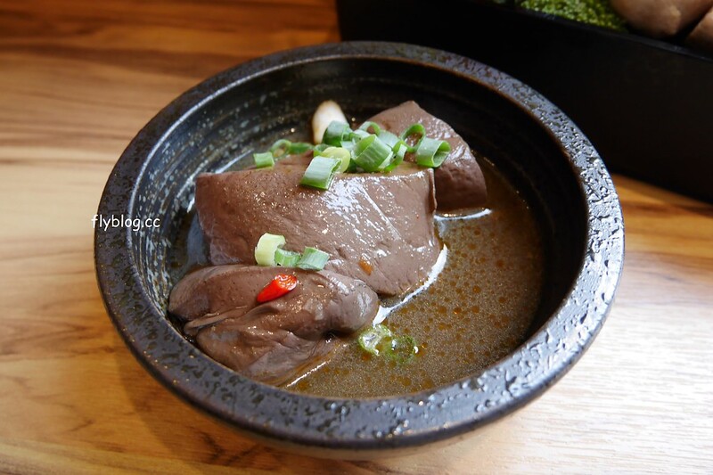 【台中西區】代代木日式鍋物，草悟道商圈的日式火鍋店，環境很有日式小清新，而且還有麻油雞鍋 @飛天璇的口袋