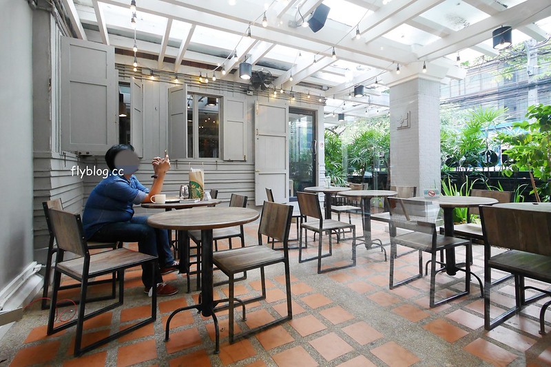 泰國曼谷｜Starbucks Langsuan．曼谷最美的星巴克，鄰近BTS Chit Lom奇隆站 @飛天璇的口袋