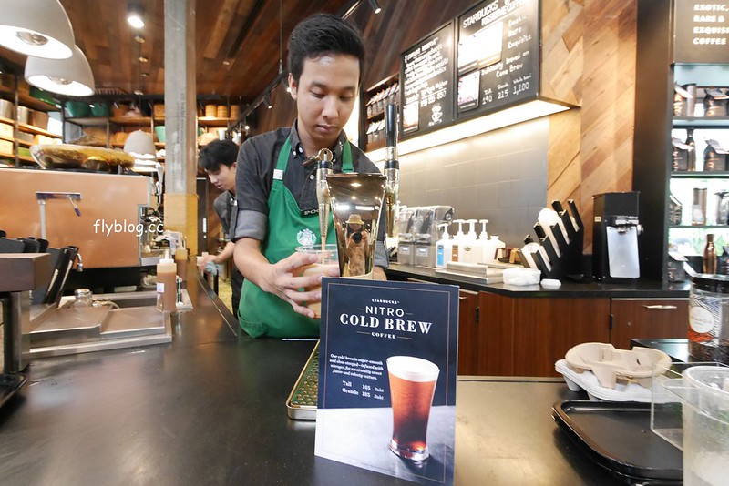 泰國曼谷｜Starbucks Langsuan．曼谷最美的星巴克，鄰近BTS Chit Lom奇隆站 @飛天璇的口袋