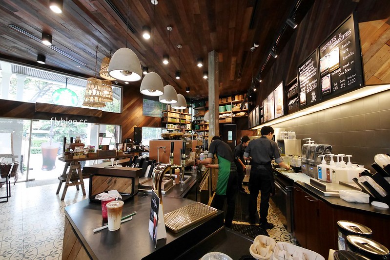泰國曼谷｜Starbucks Langsuan．曼谷最美的星巴克，鄰近BTS Chit Lom奇隆站 @飛天璇的口袋