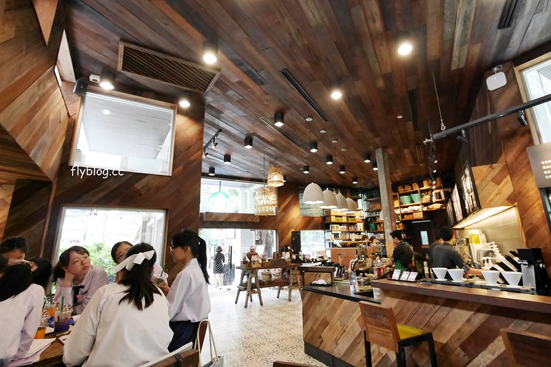 泰國曼谷｜Starbucks Langsuan．曼谷最美的星巴克，鄰近BTS Chit Lom奇隆站 @飛天璇的口袋