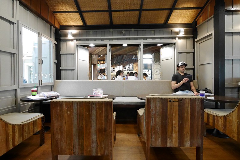 泰國曼谷｜Starbucks Langsuan．曼谷最美的星巴克，鄰近BTS Chit Lom奇隆站 @飛天璇的口袋