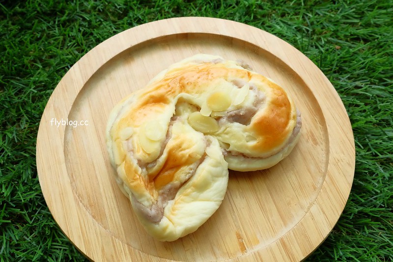 沐沐麵包｜網友在粉絲頁推薦的蔥阿胖，好吃軟嫩不油膩，中秋節的蛋黃酥也不錯 @飛天璇的口袋