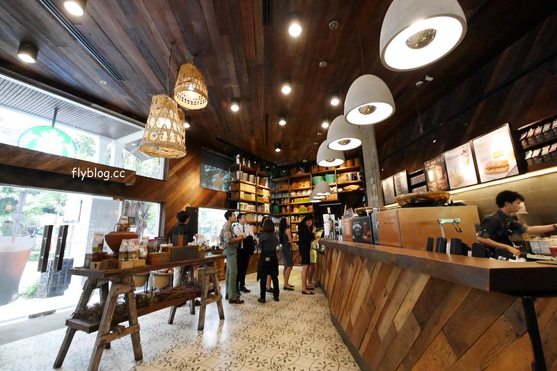泰國曼谷｜Starbucks Langsuan．曼谷最美的星巴克，鄰近BTS Chit Lom奇隆站 @飛天璇的口袋