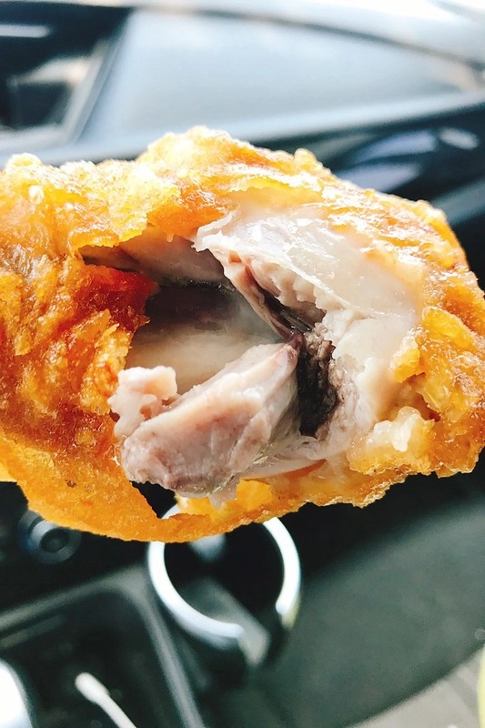 台中清水｜嘉新麵包．被麵包耽誤的炸雞店，一咬下還會噴汁 @飛天璇的口袋