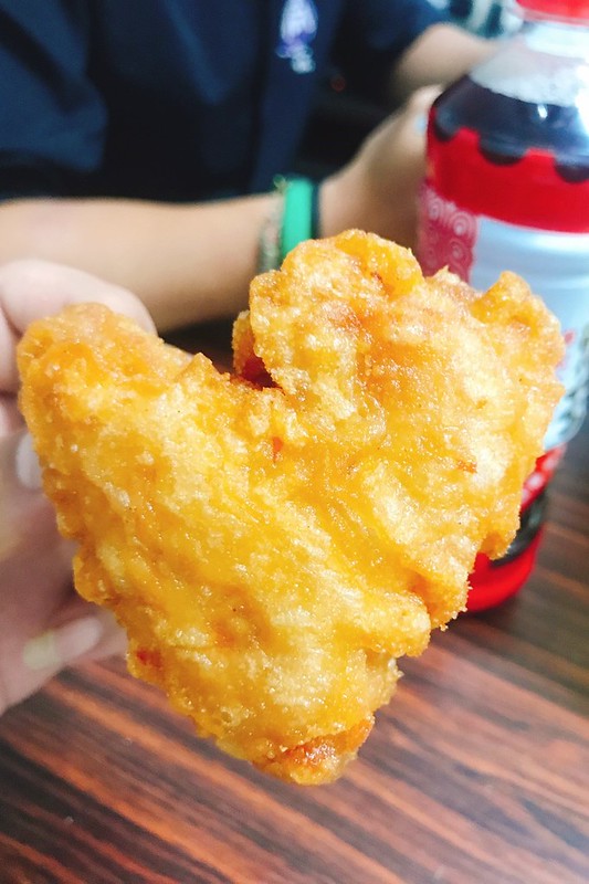 台中清水｜嘉新麵包．被麵包耽誤的炸雞店，一咬下還會噴汁 @飛天璇的口袋