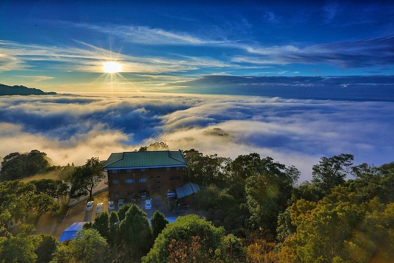 雲洞山莊二館｜三義地區最豪華的雲洞山莊民宿，到中部的阿里山看雲海和星空，享受自家食材好手藝 @飛天璇的口袋