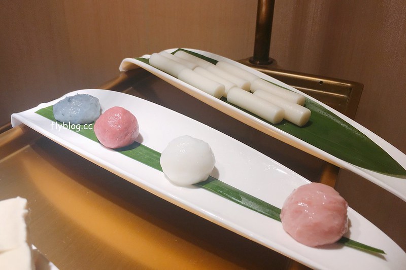 海底撈火鍋｜海底撈二號店，有修指甲和帶小孩服務，還有撈麵秀和變臉秀可以欣賞 @飛天璇的口袋