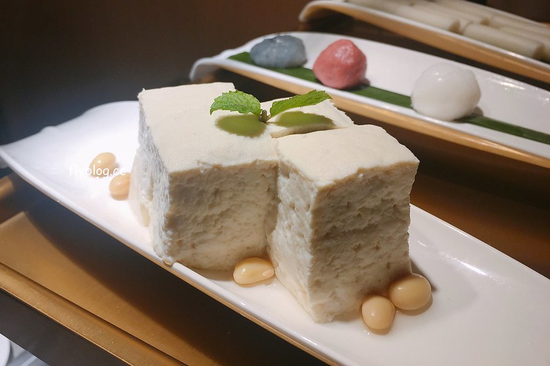 海底撈火鍋｜海底撈二號店，有修指甲和帶小孩服務，還有撈麵秀和變臉秀可以欣賞 @飛天璇的口袋