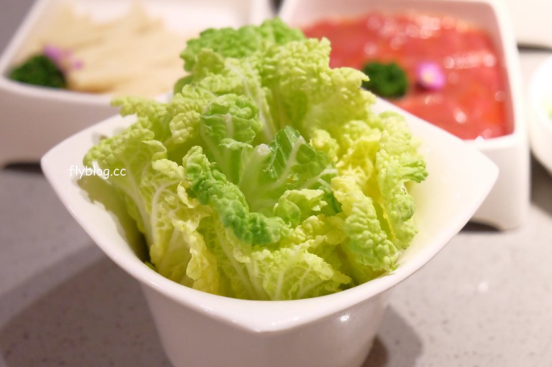 海底撈火鍋｜海底撈二號店，有修指甲和帶小孩服務，還有撈麵秀和變臉秀可以欣賞 @飛天璇的口袋