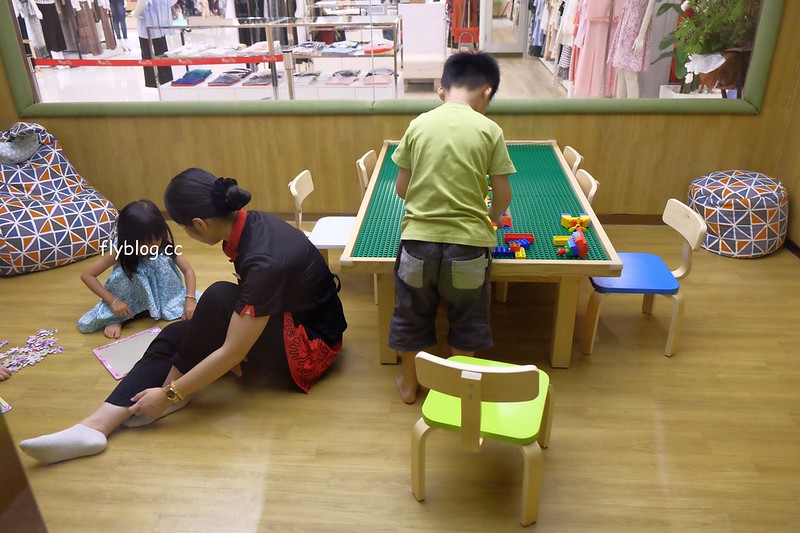 海底撈火鍋｜海底撈二號店，有修指甲和帶小孩服務，還有撈麵秀和變臉秀可以欣賞 @飛天璇的口袋