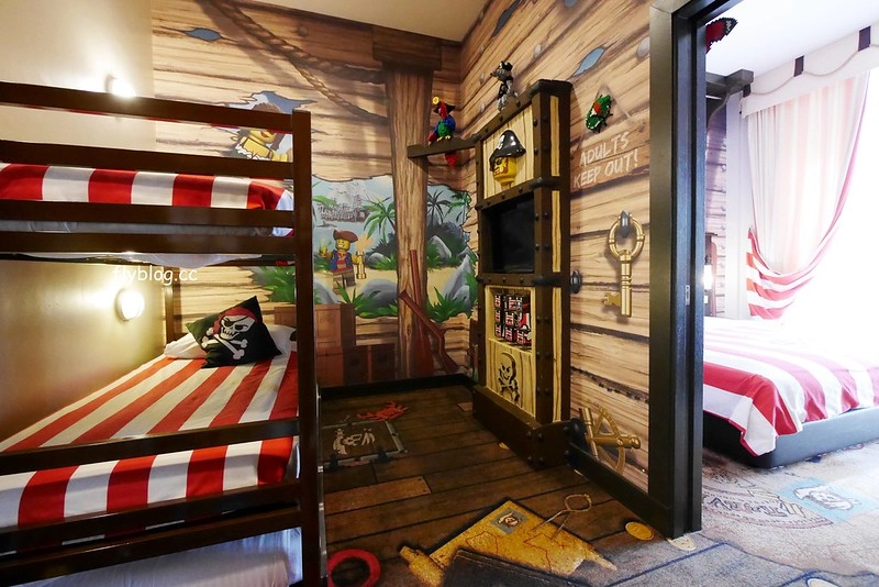 馬來西亞新山四天三夜┃馬來西亞親子遊：搭乘AirAsia亞航用最便宜的方式遊馬來西亞，Helly Kitty樂園、湯瑪士樂園、樂高樂園四天三夜行程懶人包分享 @飛天璇的口袋