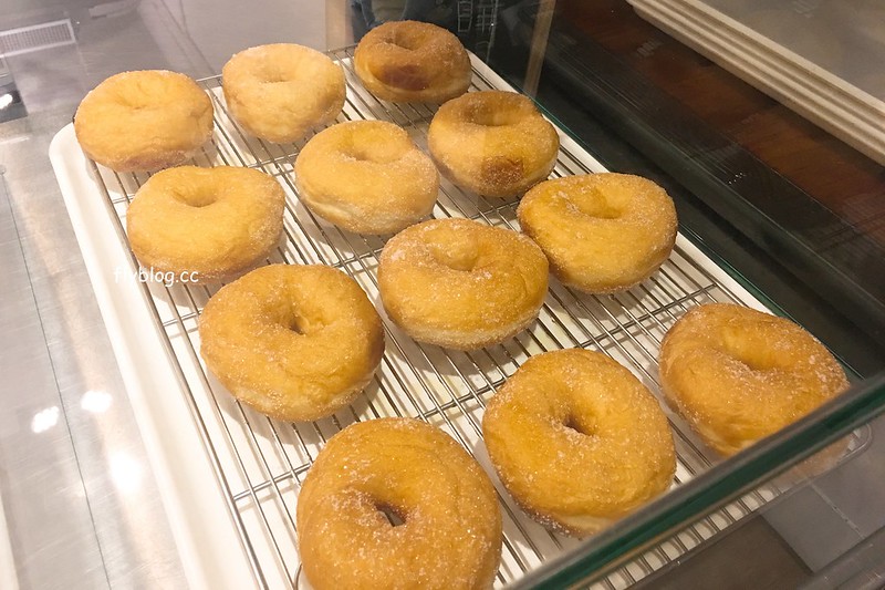 沐沐麵包｜網友在粉絲頁推薦的蔥阿胖，好吃軟嫩不油膩，中秋節的蛋黃酥也不錯 @飛天璇的口袋