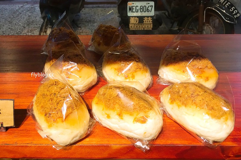 沐沐麵包｜網友在粉絲頁推薦的蔥阿胖，好吃軟嫩不油膩，中秋節的蛋黃酥也不錯 @飛天璇的口袋