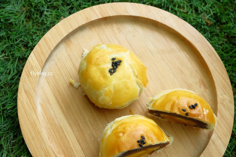 沐沐麵包｜網友在粉絲頁推薦的蔥阿胖，好吃軟嫩不油膩，中秋節的蛋黃酥也不錯 @飛天璇的口袋