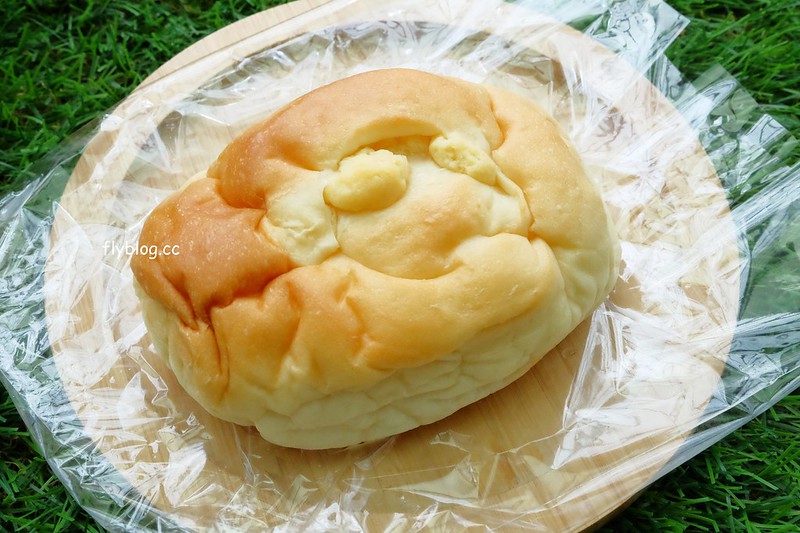 沐沐麵包｜網友在粉絲頁推薦的蔥阿胖，好吃軟嫩不油膩，中秋節的蛋黃酥也不錯 @飛天璇的口袋