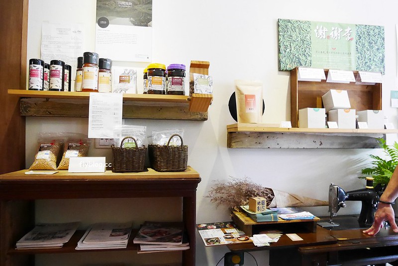 台中西區｜美軍豆乳冰．台灣黃豆製成豆花和豆漿，審計新村人氣文青冰品店 @飛天璇的口袋