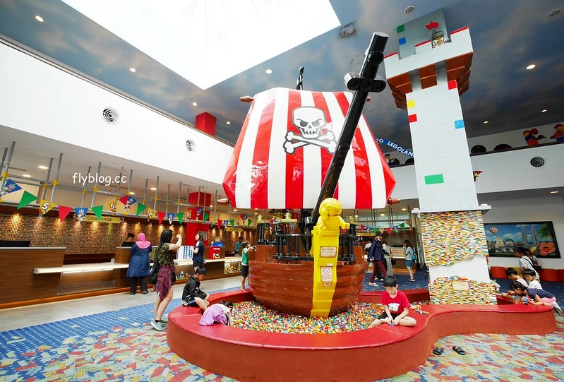 馬來西亞新山四天三夜┃樂高樂園飯店 Legoland Hotel：讓小孩子玩到瘋的新山樂高酒店，有不同的主題套房適合全家入住 @飛天璇的口袋