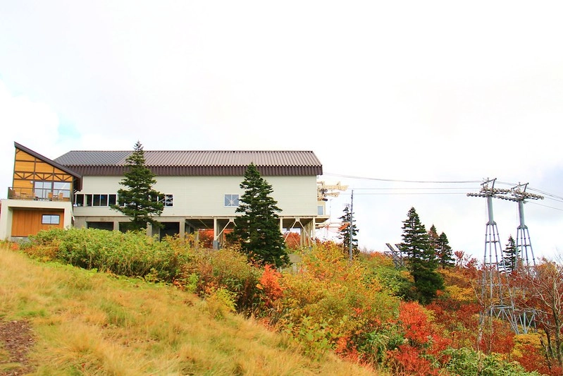 日本秋田｜森吉山阿仁滑雪場．一年四季有不同的美景，秋天楓紅盛況和交通方式 @飛天璇的口袋