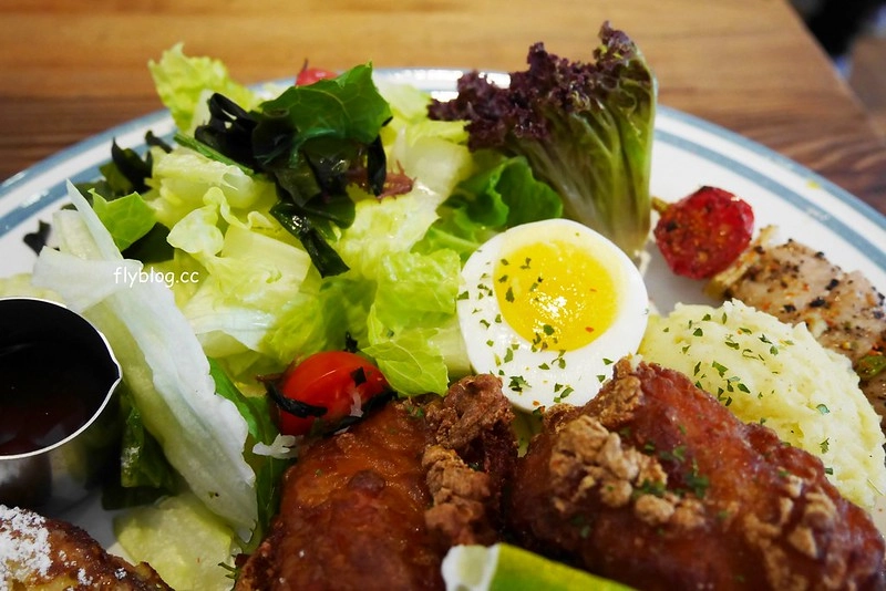 台中西區｜Hoyo Cafe．美術館前超人氣早午餐店，餐點選擇性多變化性大 @飛天璇的口袋