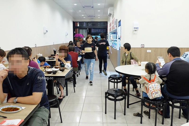 巫董鵝肉┃台中北屯：鵝房宮最新力作，把黃昏市場美食端上桌，各種台灣人最愛的平民小菜都吃的到 @飛天璇的口袋