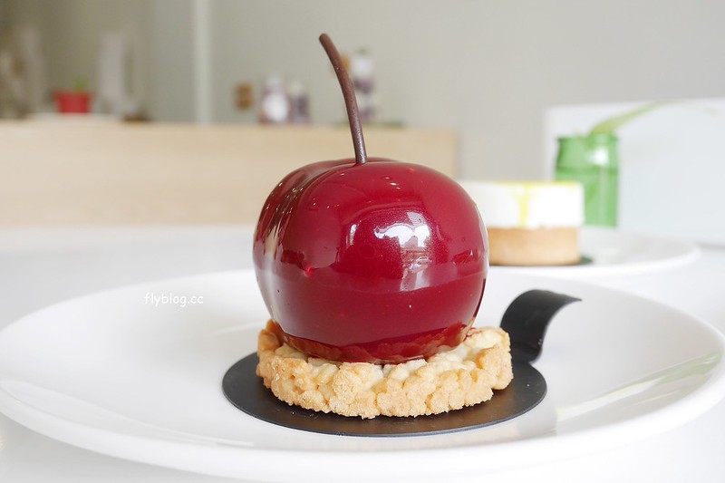 【台中甜點】花火甜點工場：簡單質樸的法式甜點店，民俗公園正對面，可愛的富士山抹茶塔和小天使泡芙好吸睛 @飛天璇的口袋