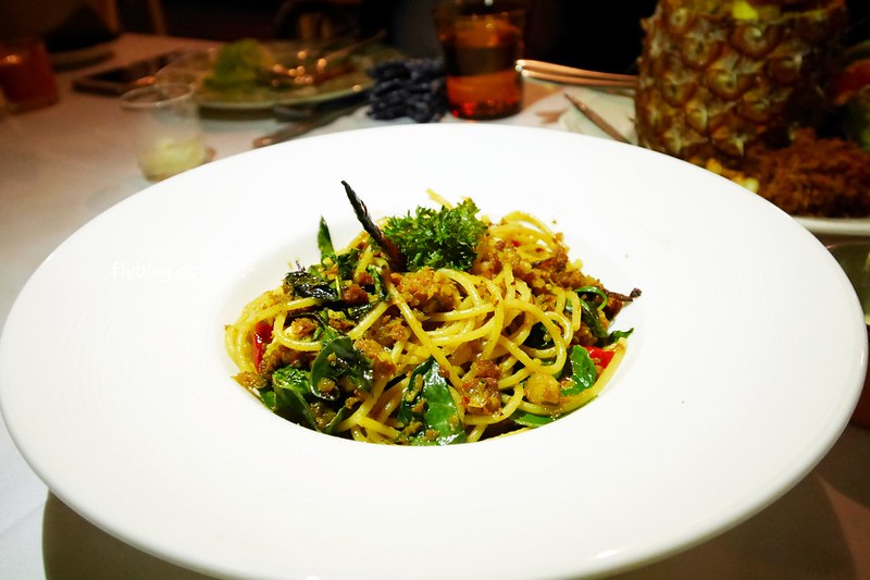 泰國清萊｜Chivit Thamma Da Coffee House(ชีวิตธรรมดา)｜清萊最美的河畔餐廳，充滿歐洲鄉村風格，下午茶悠閒的好地方 @飛天璇的口袋