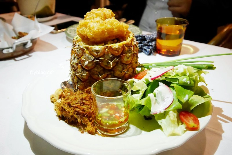 泰國清萊｜Chivit Thamma Da Coffee House(ชีวิตธรรมดา)｜清萊最美的河畔餐廳，充滿歐洲鄉村風格，下午茶悠閒的好地方 @飛天璇的口袋