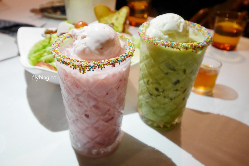 泰國清萊｜Chivit Thamma Da Coffee House(ชีวิตธรรมดา)｜清萊最美的河畔餐廳，充滿歐洲鄉村風格，下午茶悠閒的好地方 @飛天璇的口袋